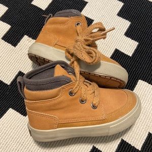 London Fog Hightop Kids Shoes 6